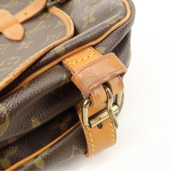 LOUIS VUITTON Monogram Saumur 30 Crossbody - Picture 9 of 12
